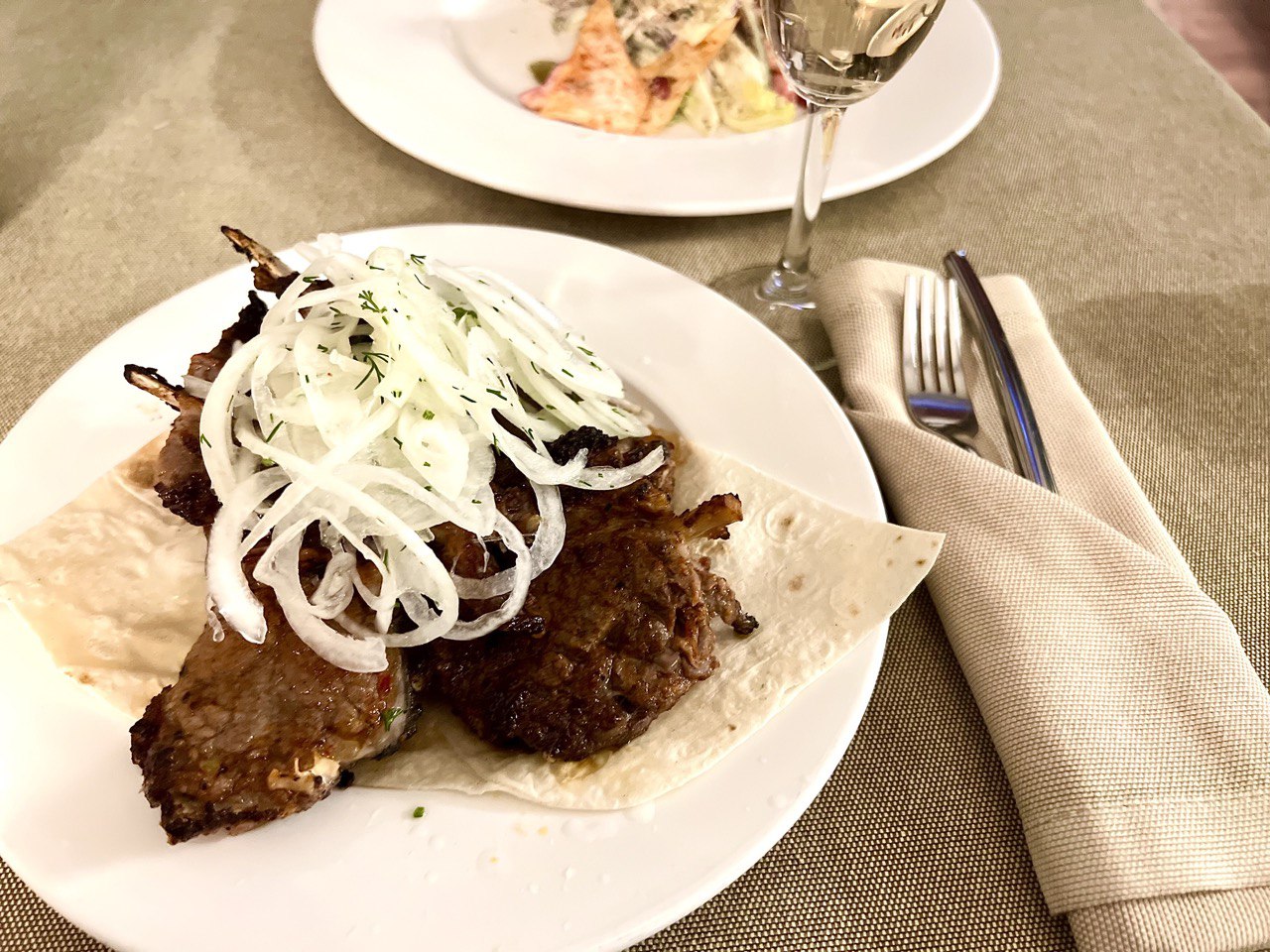 Шашлык из баранины. Ресторан Мангал